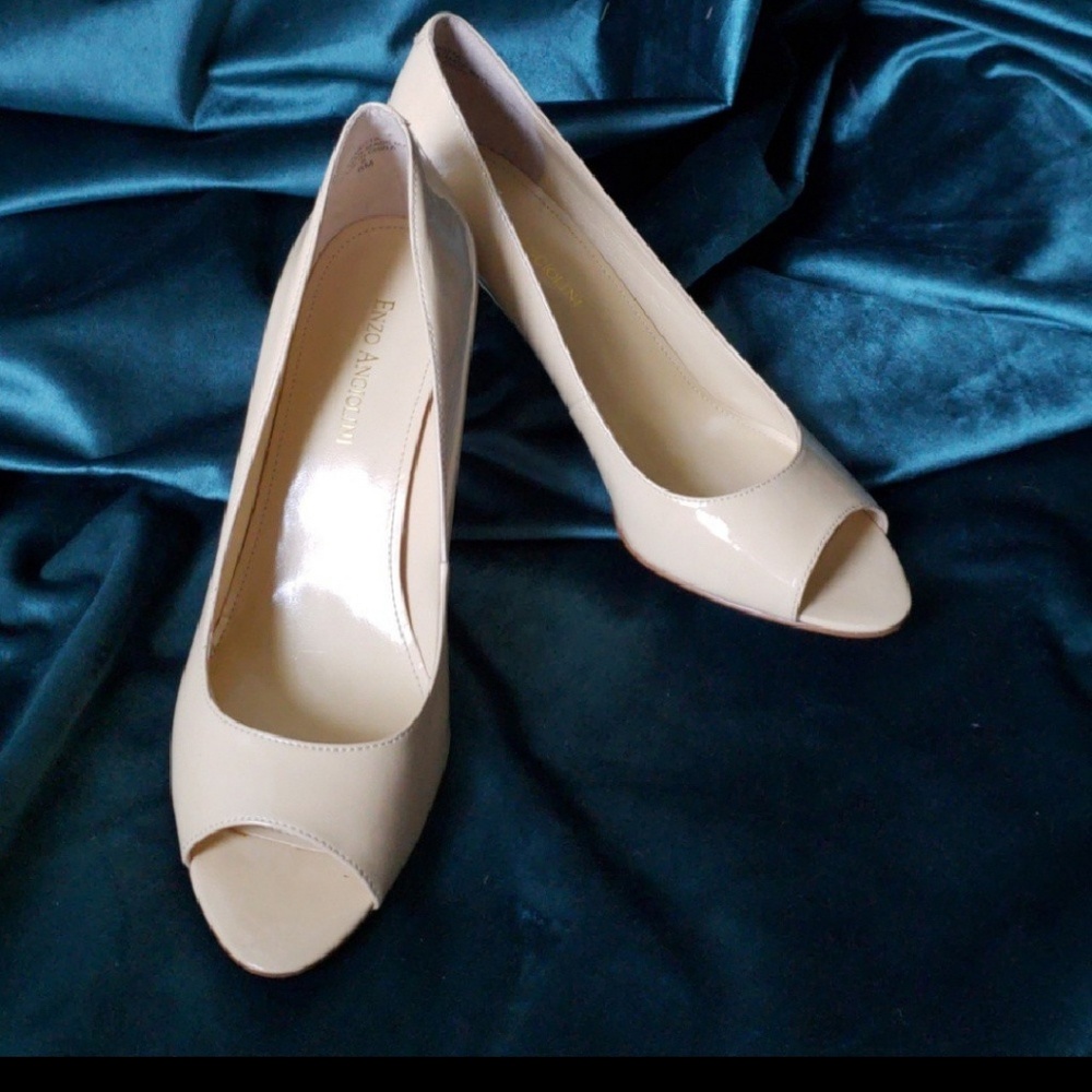 Enzo Angiolini Nude Pumps